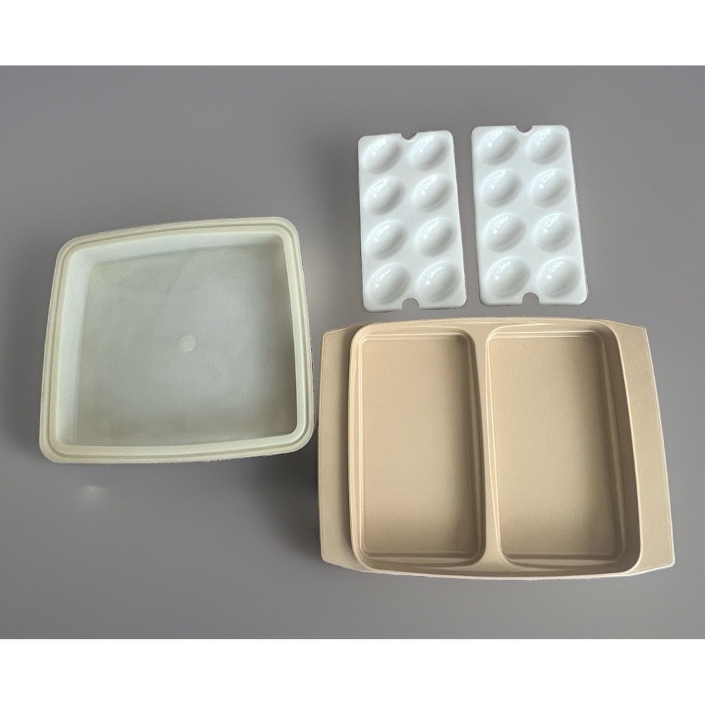 Tupperware Deviled Egg Tray Keeper Carrier Container Harvest Gold 723 Vintage